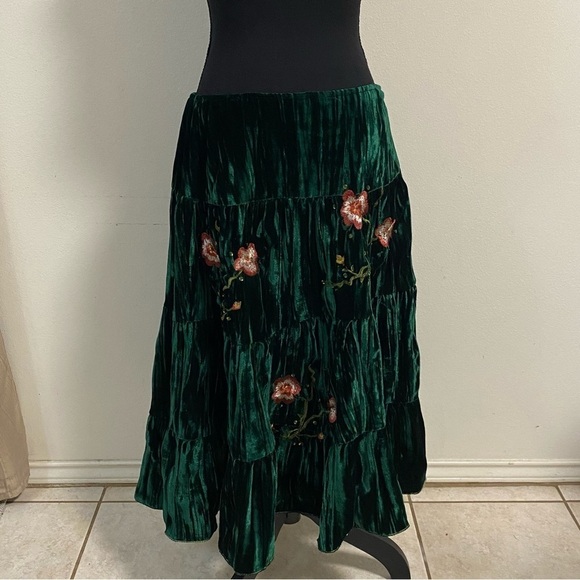 Runway 101 Maxi Skirt Women's Size Medium Emerald Green Embroidered Velvet Skirt - Picture 1 of 13